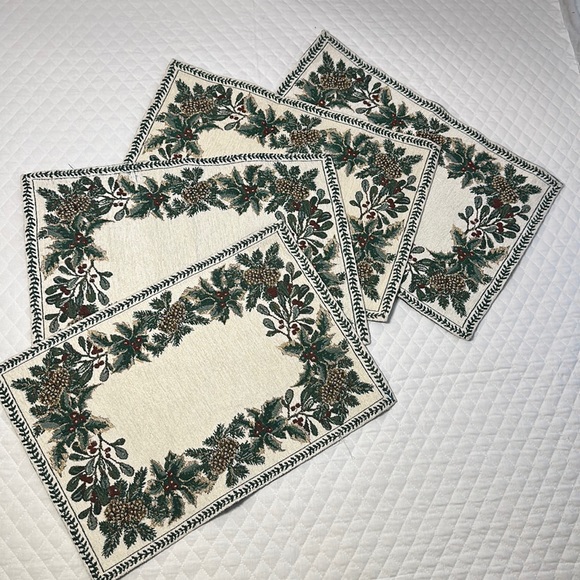 4 Winter - Christmas Style Placemats. Embroidered with Pinecones and Holly. - Picture 1 of 4